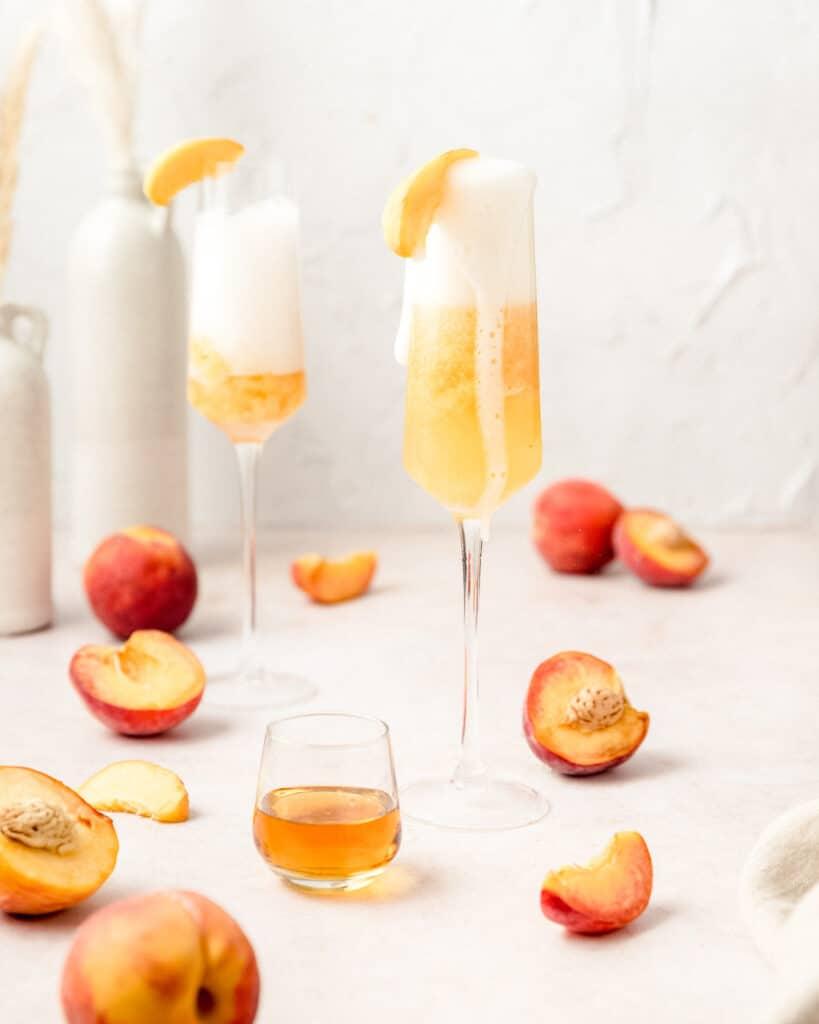 peach Bellinis in champagne flutes with peach slices