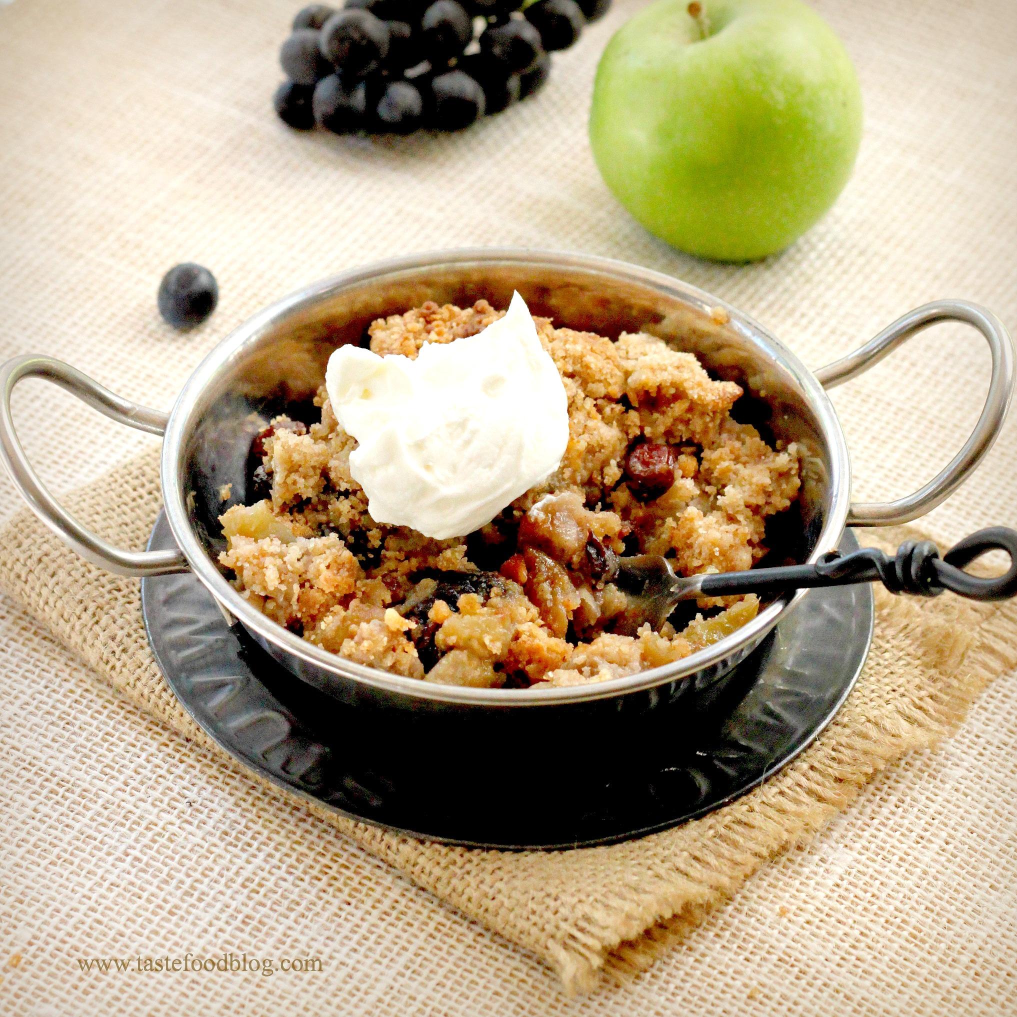 golden apple crisp with golden raisins served warm
