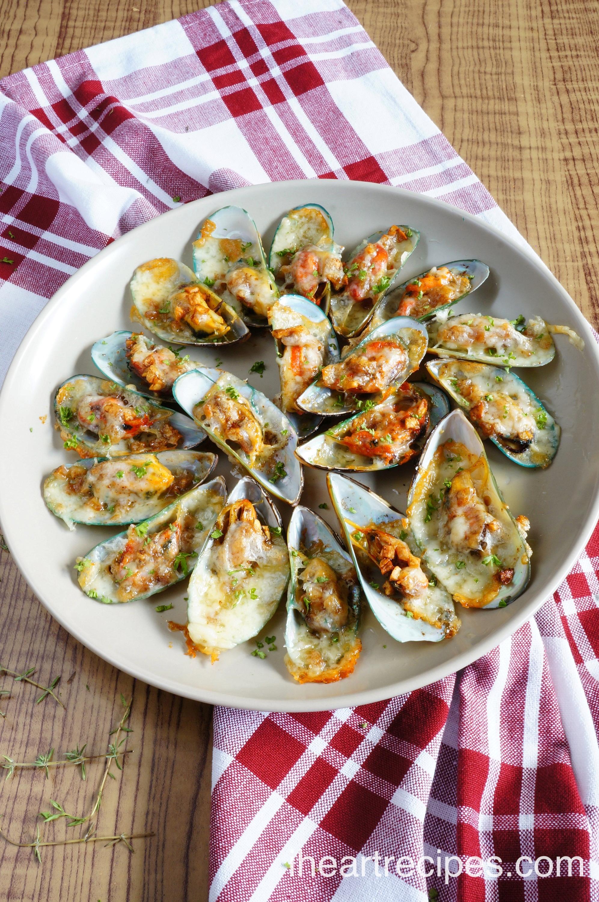 A beautifully arranged plate of garlic herb sauteed mussels, garnished with parsley