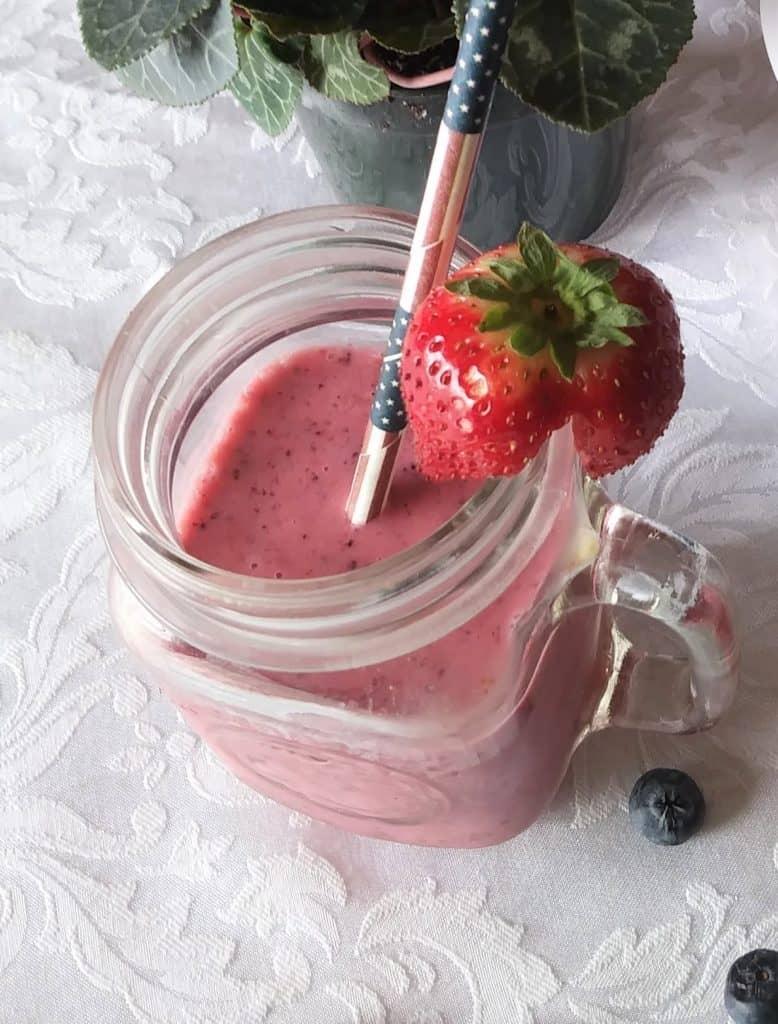 Vegan smoothie in a travel mug for a picnic