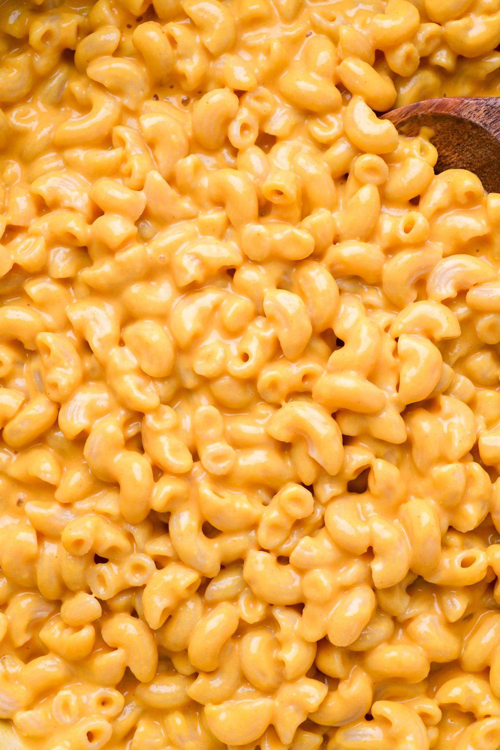 close up shot of vegan mac and cheese