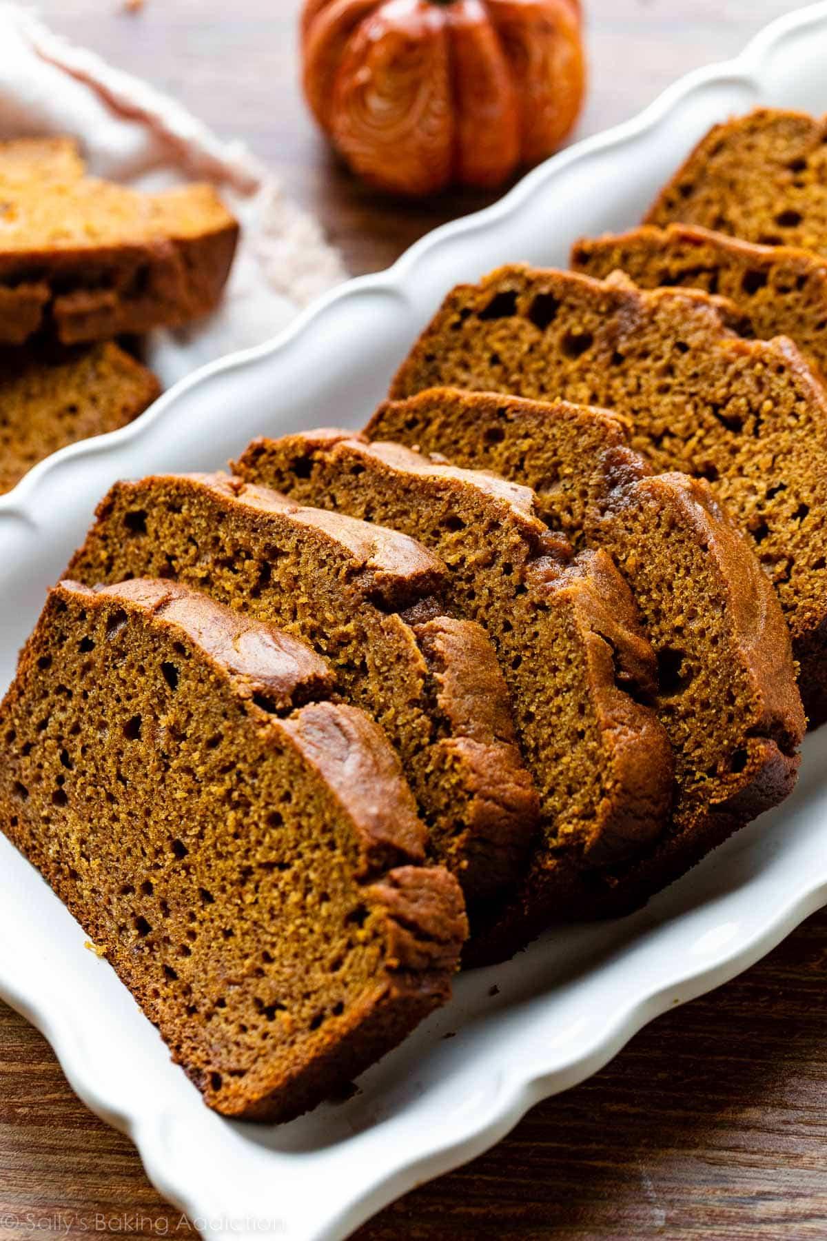 freshly baked pumpkin bread slices