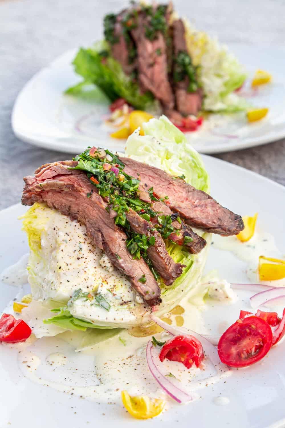 close-up of steak salatasi with lemon wedge