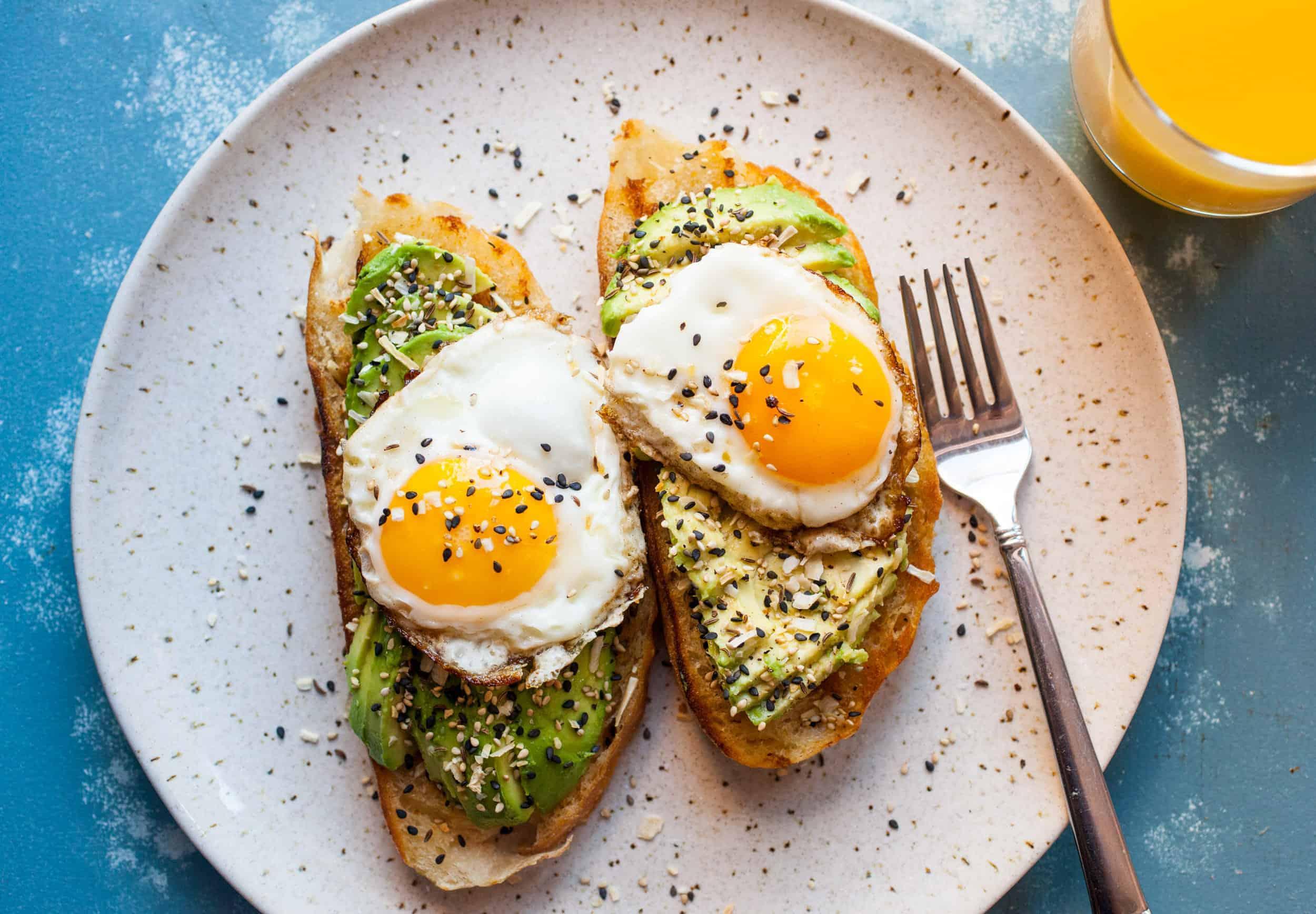 avocado toast with egg and everything bagel seasoning