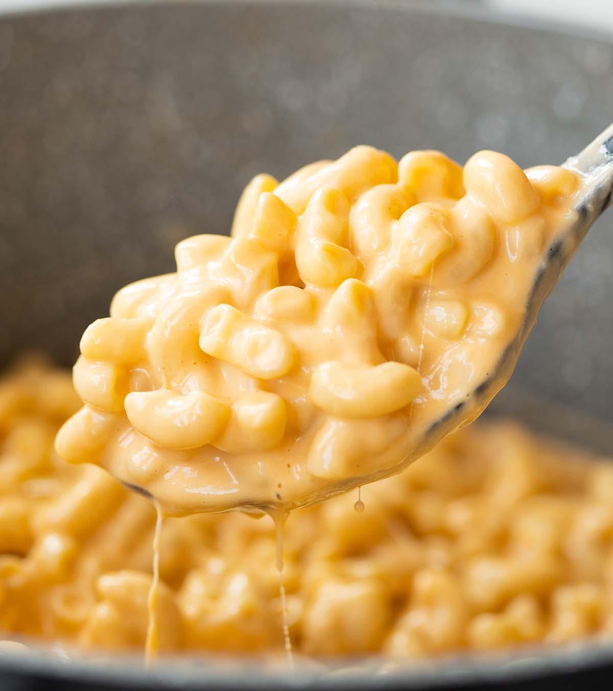 serving creamy mac and cheese