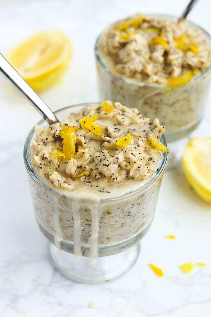 bowl of lemon poppy seed oatmeal with fresh lemon slices and poppy seeds sprinkled on top
