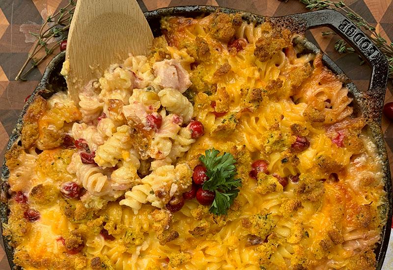 creamy mac and cheese with thanksgiving leftovers