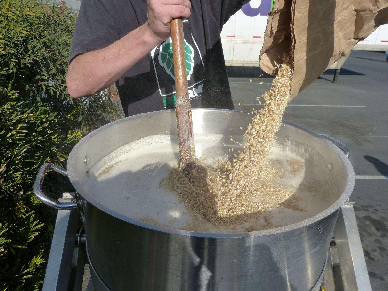 mashing grains in homebrewing