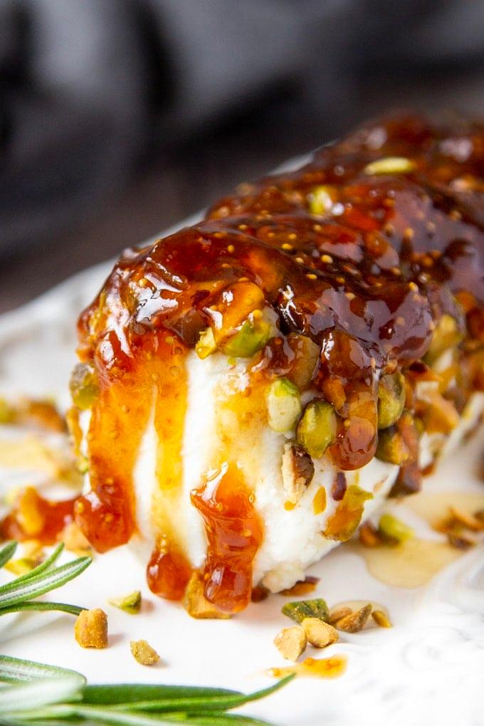 slow cooker creamy goat cheese and fig chili
