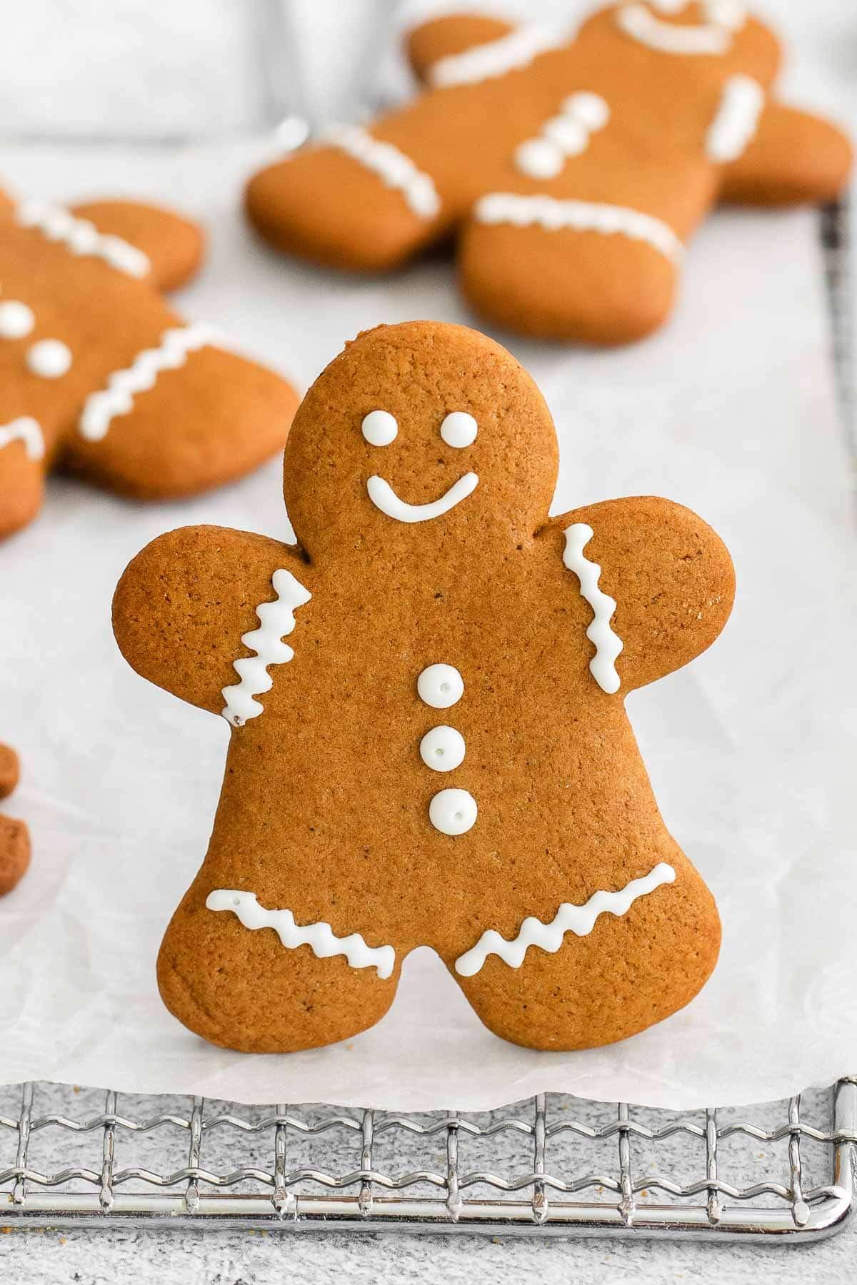 Close-up shot of delicately baked gingerbread men cookies on a wire rack