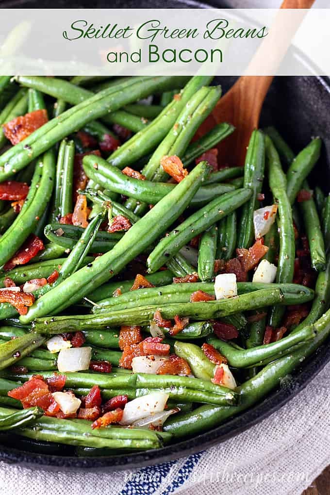 sautéed green beans with bacon in a skillet