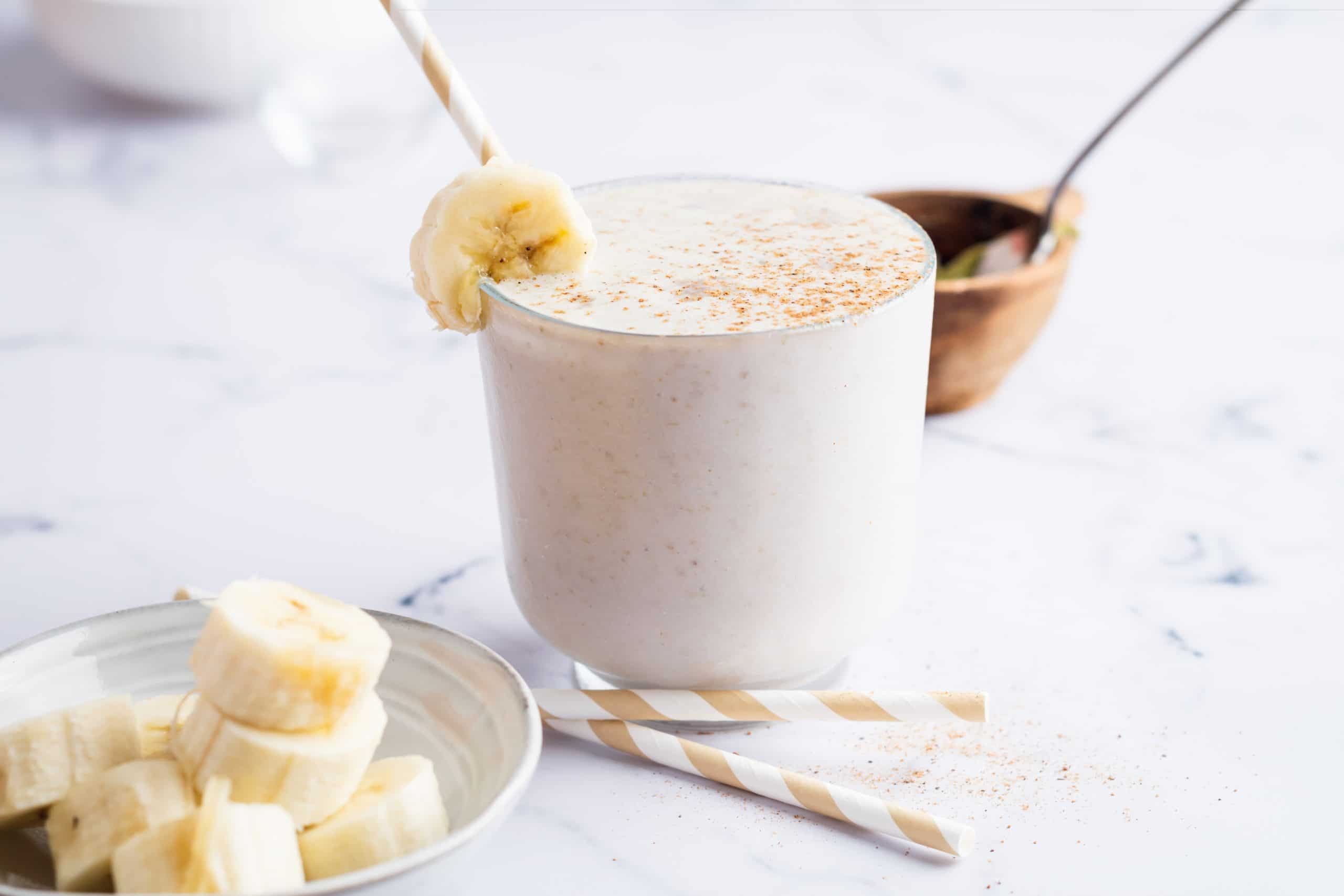 banana nutmeg smoothie in a glass
