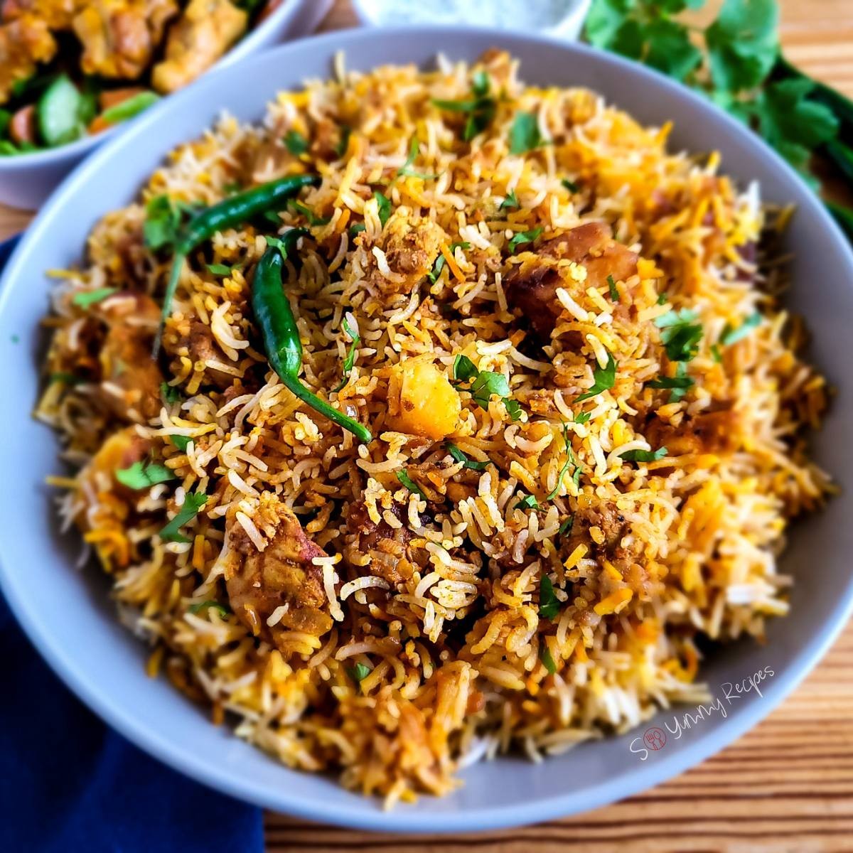 A vibrant and aromatic Chicken Tikka Biryani served with a side of fresh mint-cilantro chutney