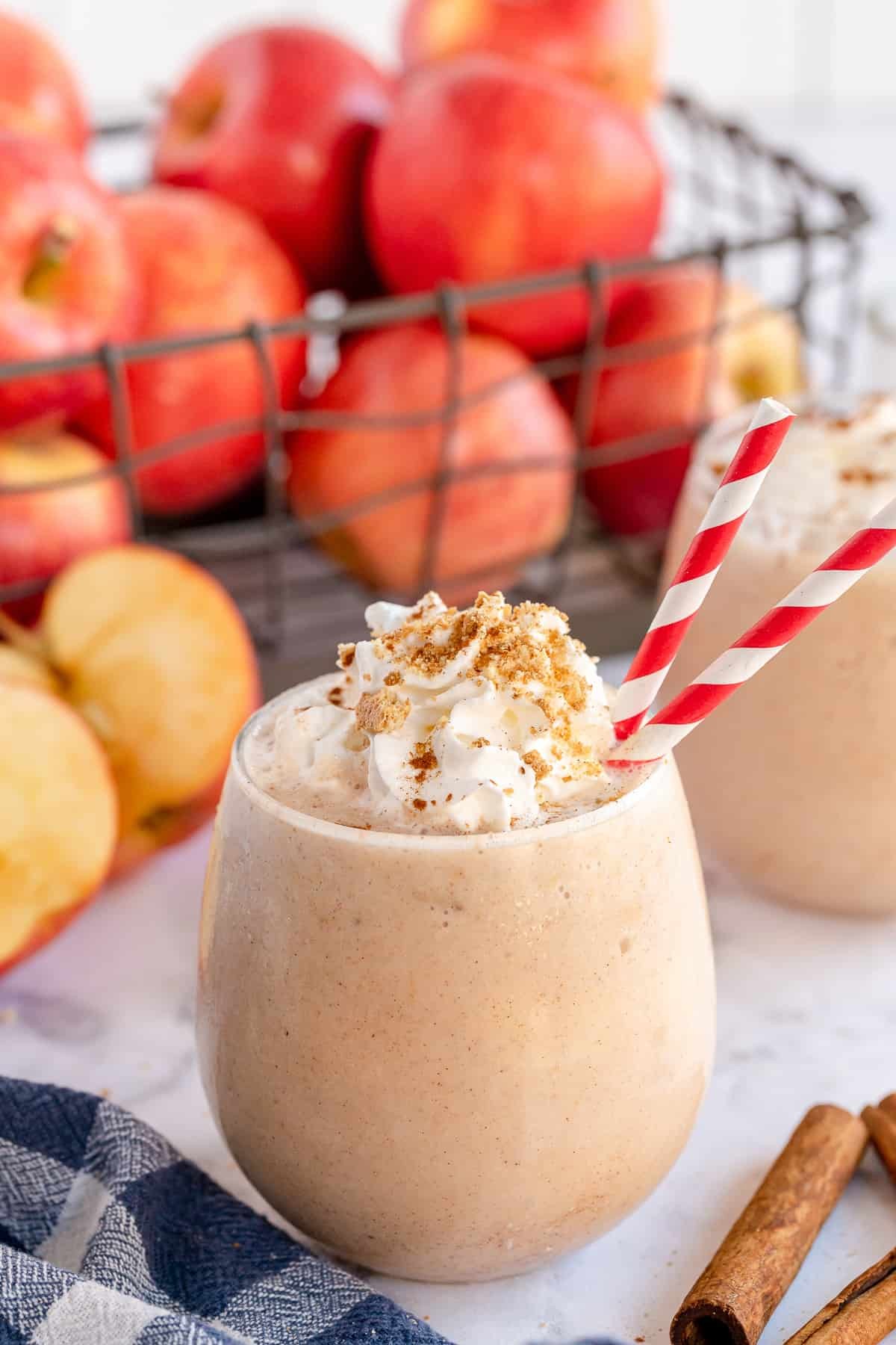 apple pie spiced smoothie in a glass