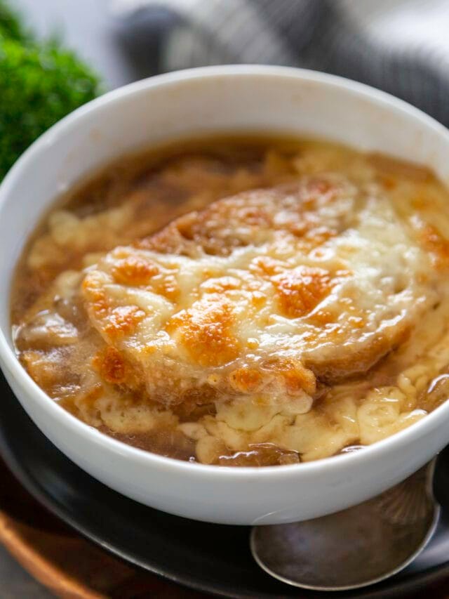 close up of instant pot french onion soup with gruyere croutons